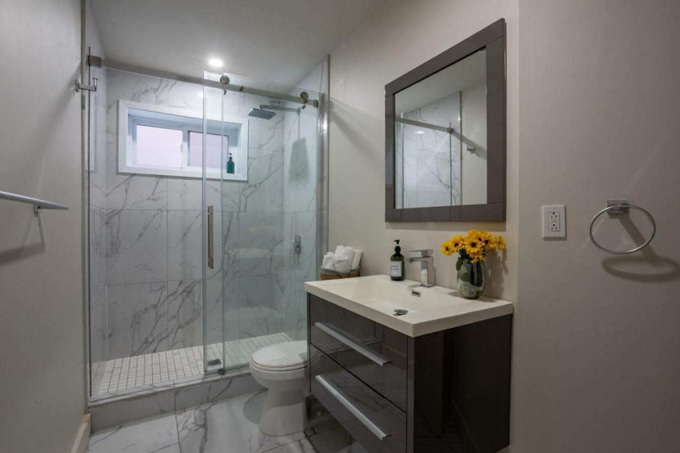 City Verve Modern 2Br In Ndg Mtl Appartement