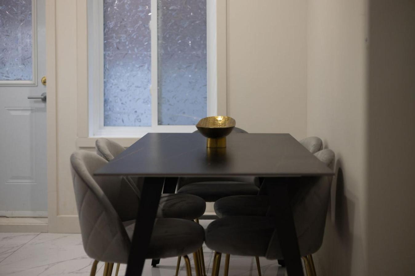 City Verve Modern 2Br In Ndg Mtl Appartement